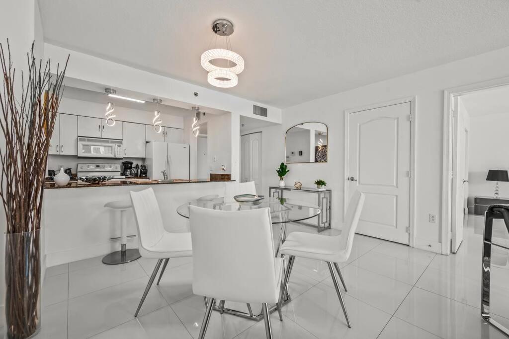 High Floor Ocean View Unit In Brickell Apartment *